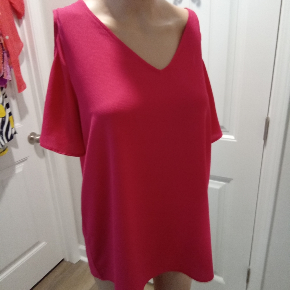 C&E Size M. Elegant Pink Cold Shoulder Women's Top